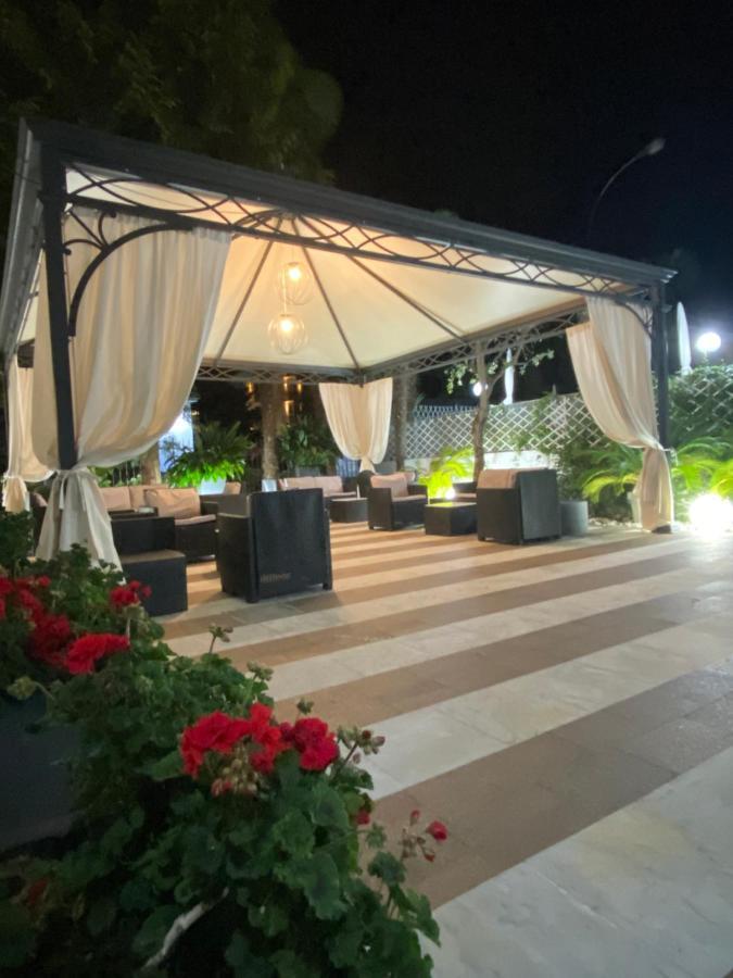 Hotel La Perla Riva del Garda Exterior foto