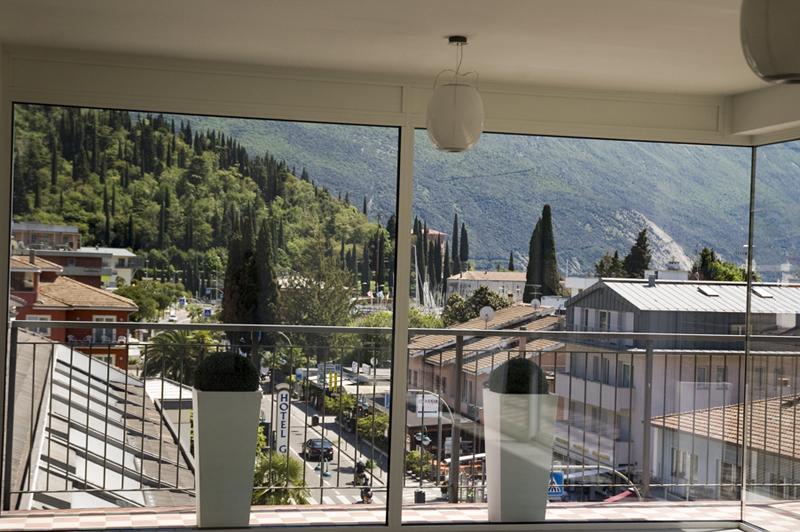 Hotel La Perla Riva del Garda Exterior foto